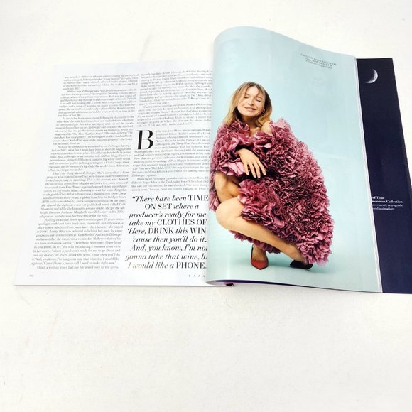 HARPER'S BAZAAR Magazine April 2022 Issue Jeans RENEE ZELLWEGER Reinvention - Picture 9 of 11